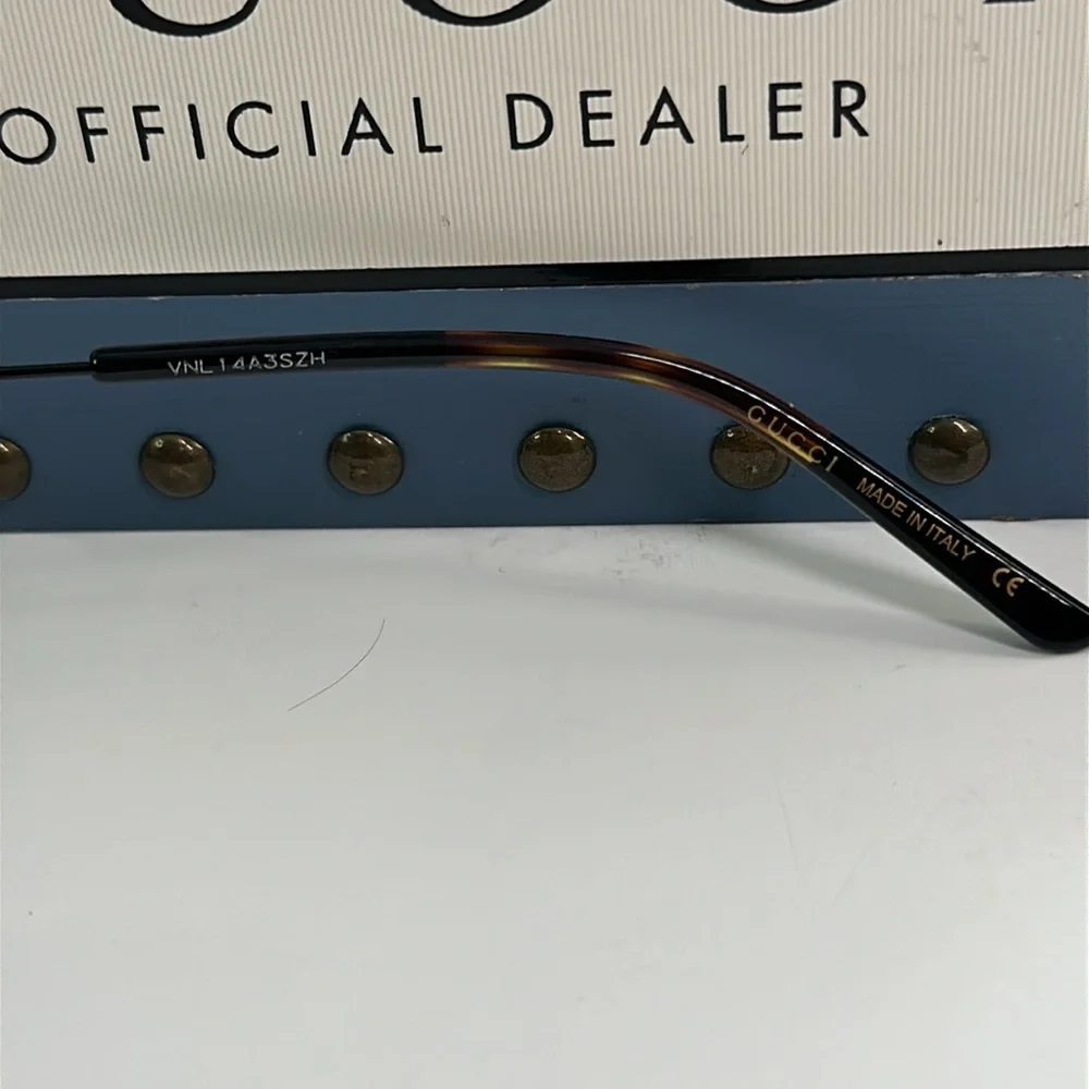 New Gucci GG0682O Oval/Round Eyeglasses – Sleek Metal and Injection Frame Men